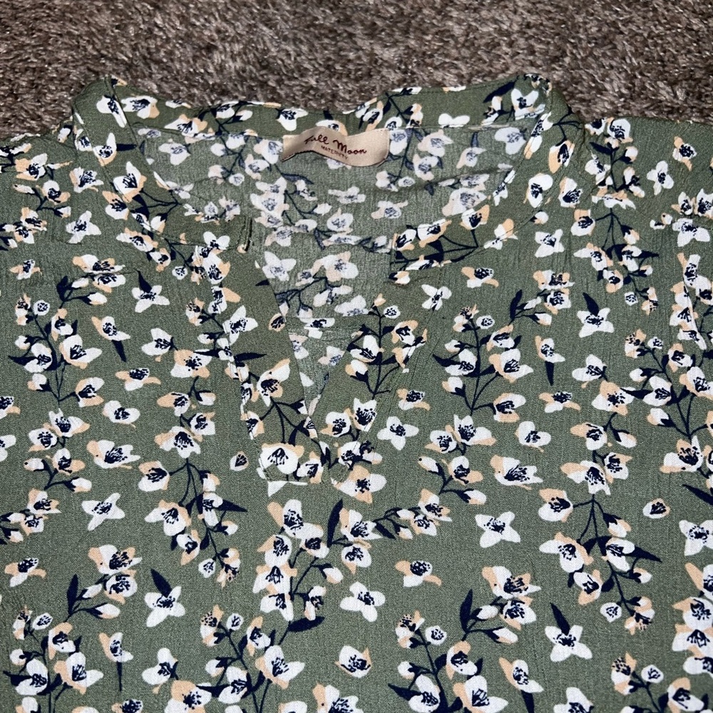Full Moon, women’s maternity blouse, stitch fix, medium, green floral - Picture 3 of 5